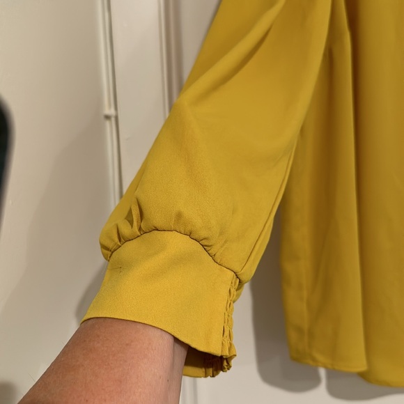 LOFT 26 Plus Yellow/Mustard color “very elegant” blouse - Picture 3 of 8